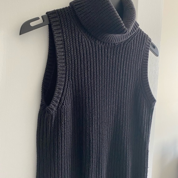 Michael Kors Sleeveless Turtleneck Sweater - Picture 3 of 7